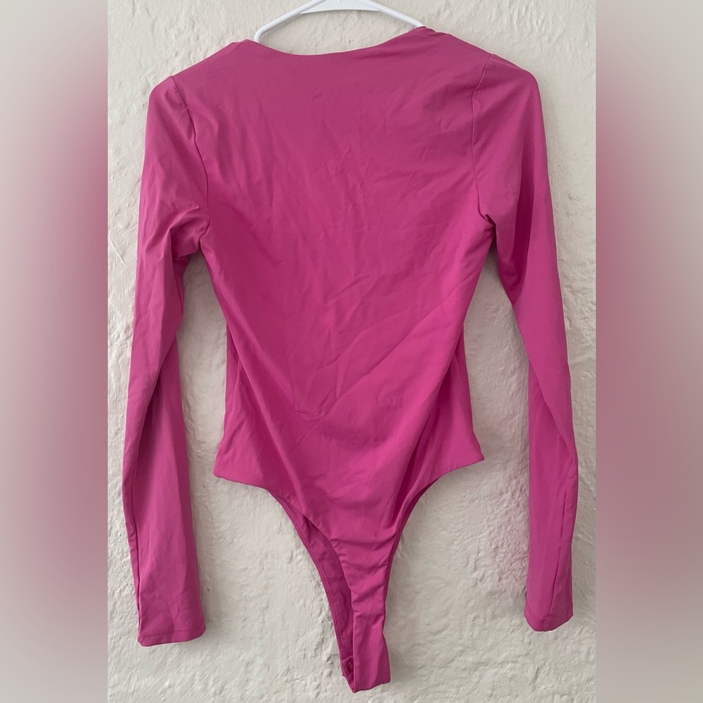 Women Qinsen bright pink thong style long sleeve square neck bodysuit; Size M - Picture 5 of 6